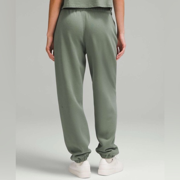 Lululemon Scuba Mid-Rise Oversized Jogger *Regular
Grey Eucalyptus W5GI0S - Picture 5 of 10